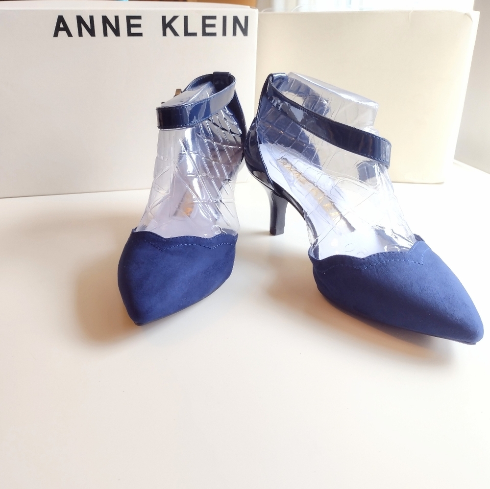 Anne Klein Blue Suede Heels - Size 6M